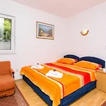 Apartments Miramare & Campara